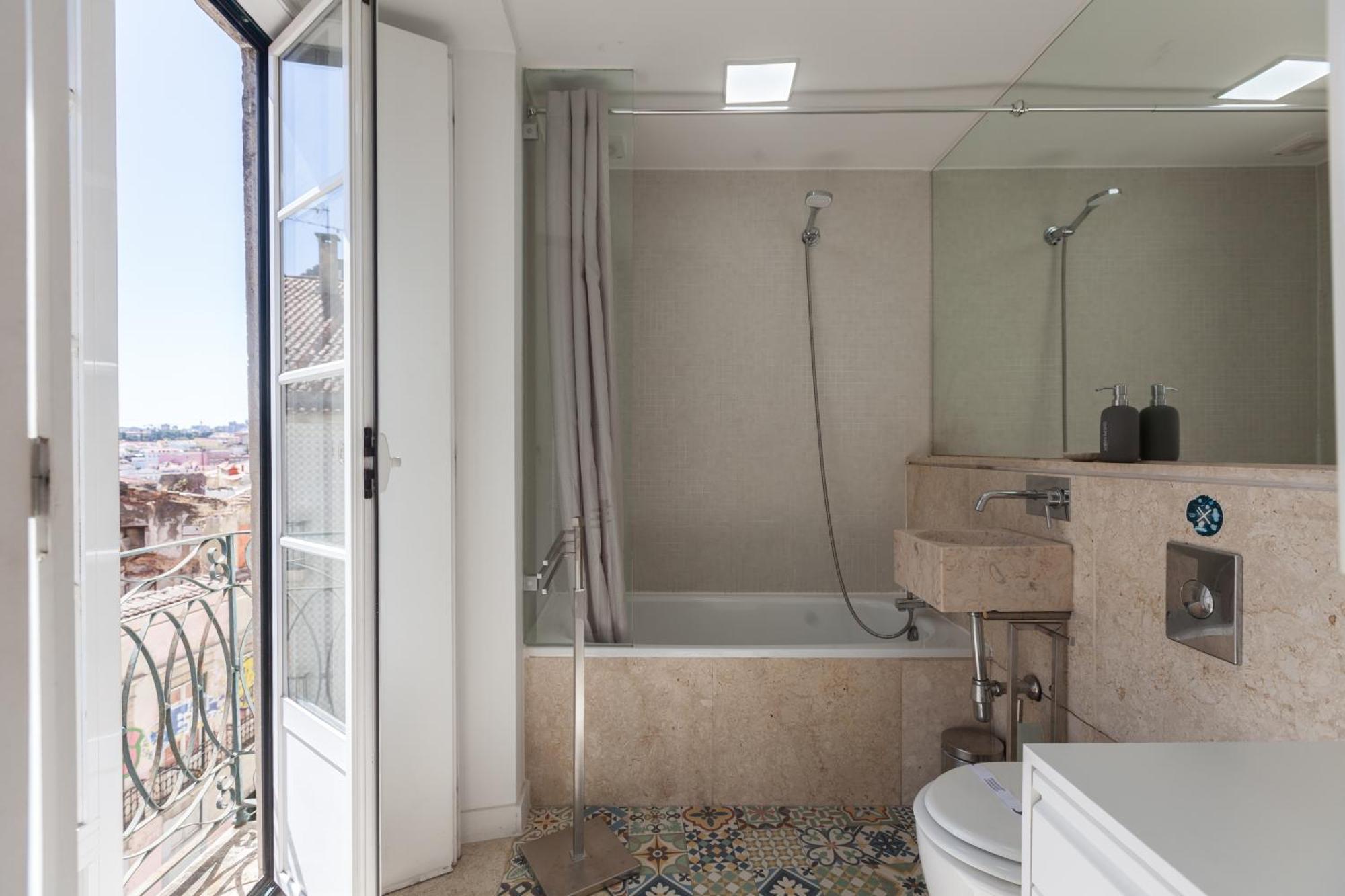 Апартаменты Flh Castle Duplex With Terrace Лиссабон Экстерьер фото